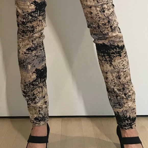 Stylish Women's Skinny Pants - Black and Tan - Picture 5 of 5